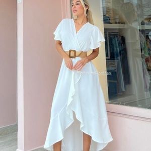 Hermoso traje blanco perfecto para cualquier ocasión